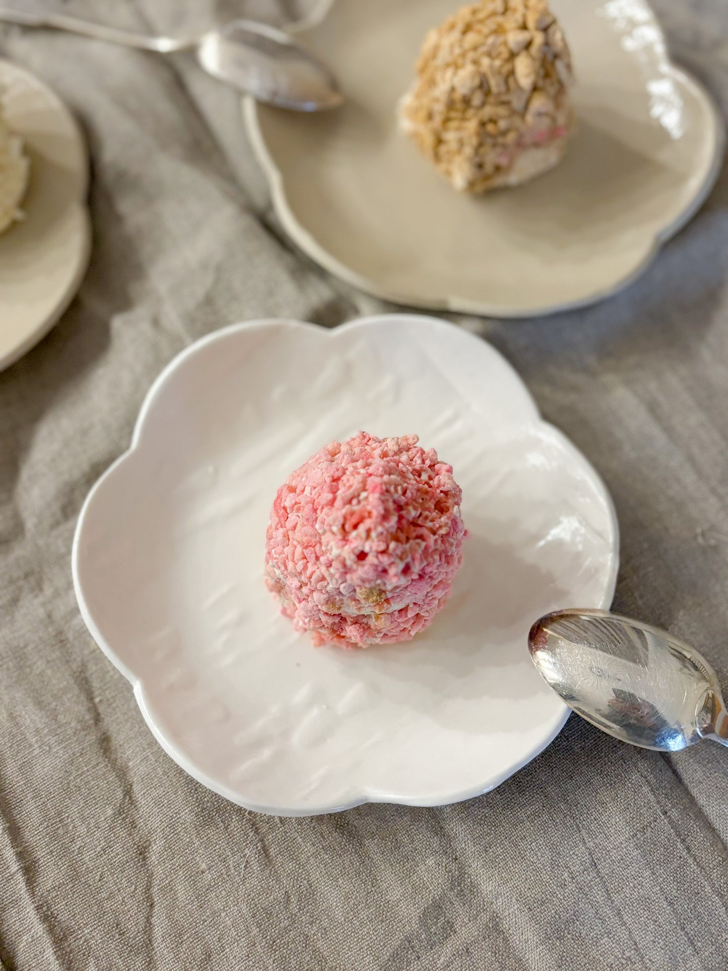 Petite assiette à dessert en porcelaine