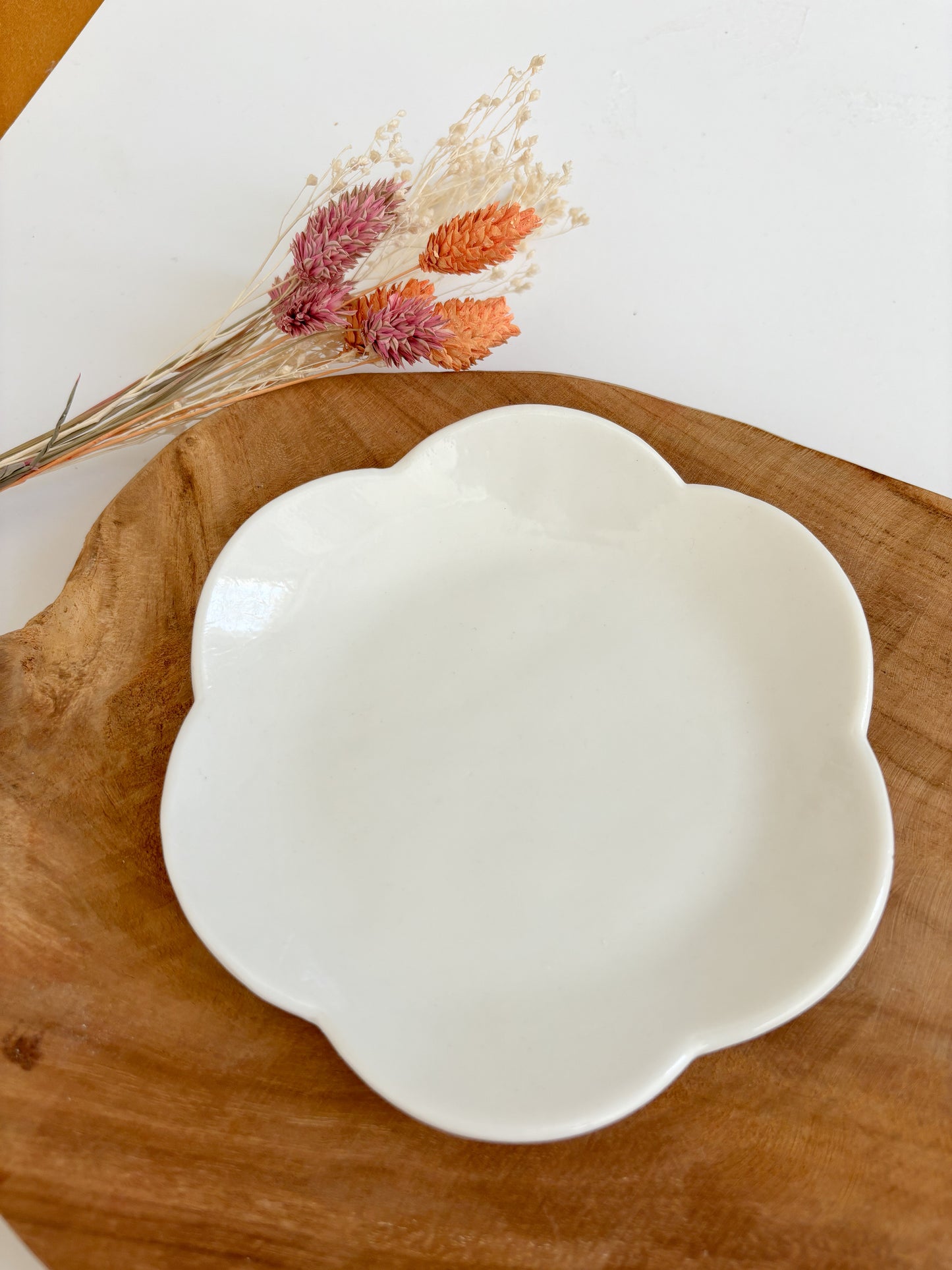 Mini assiette lisse en porcelaine - capucine